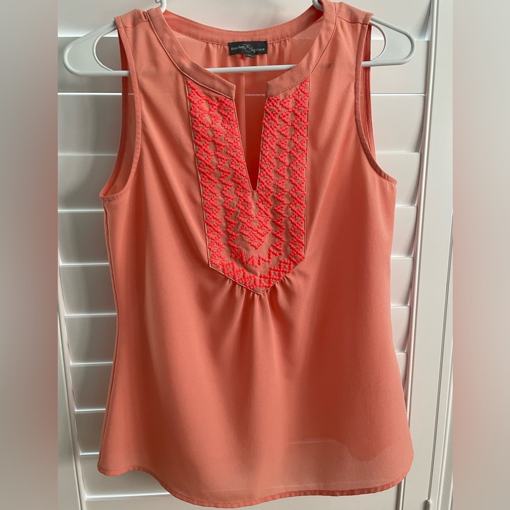Market & Spruce sleeveless top with embroidered split neck design Size Small
